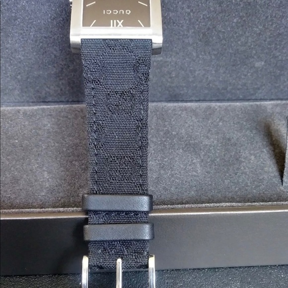 Gucci 8600m mens watch. MRSP:$1350 - Picture 5 of 7